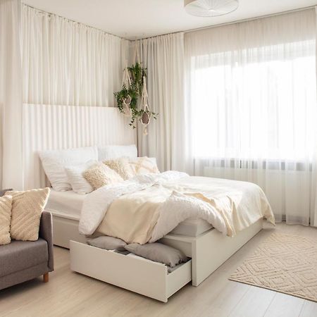 Light Room By Zoom Apartments บราติสลาวา ภายนอก รูปภาพ
